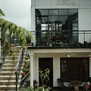 https://villa-lassana.kandyhotelsnow.com